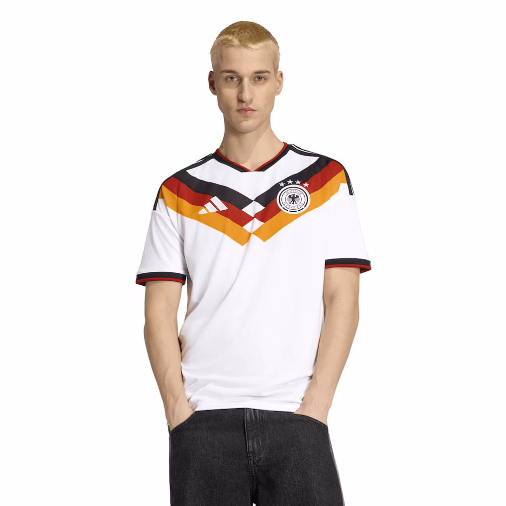 Produktbild eines weißen Deutschland-Heimtrikots von Adidas.